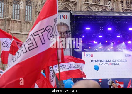 NationalratswahlOesterreich FPOE 27.09.2024, Oesterreich, Austria, Wien, Nationalratrswahlen hier FPOE Abschlussveranstaltung auf dem Stephansplatz mit Parteivorsitzendem Herbert Kickl, dem ehemaligen Assitenten von Joerg Haider, Fahnen, Musik, Balons, Wien Wien Austria *** National Council electionAustria FPOE 27 09 2024, Austria, Vienna, National Council elections here FPOE closing event on St. Stephens Square with party chairman Herbert Kickl, the former assistant of Joerg Haider, flags, music, balons, Vienna Vienna Austria Stock Photo