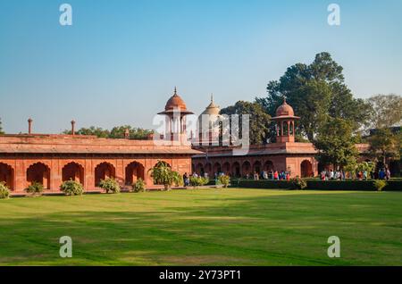 Red stone wall surrounding the Taj Mahal, mausoleum, UNESCO World Heritage Site, Agra, Uttar Pradesh, India Stock Photo