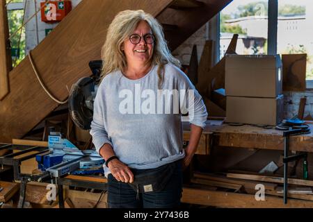 Boat builder Ursula Latus in her workshop in Peenemünde. Fährstraße, Usedom-Nord, Mecklenburg-Vorpommern, Germany Stock Photo