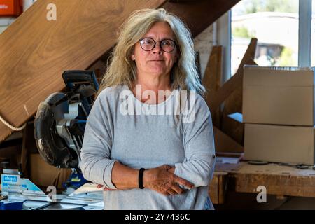 Boat builder Ursula Latus in her workshop in Peenemünde. Fährstraße, Usedom-Nord, Mecklenburg-Vorpommern, Germany Stock Photo