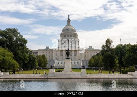 US Capitol building under cloudy skies Stock Photo - Alamy