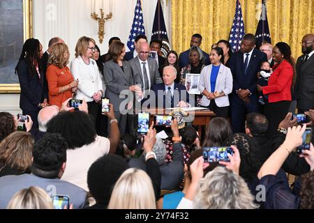 Washington, Dc, USA. 25th Sep, 2024. 9/26/24 The White House Washington DC.President Joseph Biden and Vice President Kamala Harris deliver remarks in the East Room on addressing the scourge of gun violence in America. this was followed a bill signing that would call for stricter laws for purchasing and storing firearms.Biden hands the pen he used to sign the bill to Harris and commented ' Here you go boss, keep this going. (Credit Image: © Christy Bowe/ZUMA Press Wire) EDITORIAL USAGE ONLY! Not for Commercial USAGE! Stock Photo