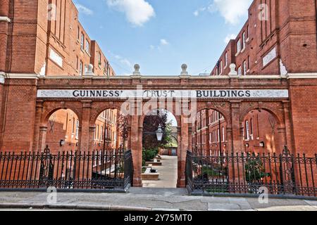 Guinness Trust Buildings Southwark London - the Guinness Trust buildings at Snowsfields, Bermondsey, London. Dated 1879 and 1898 Stock Photo