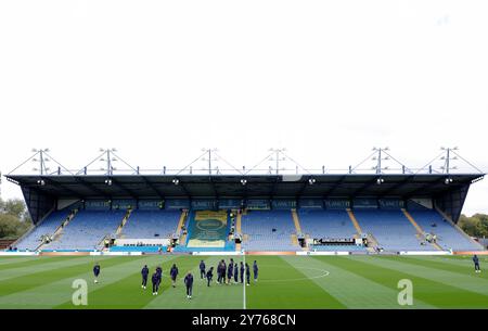 Burnley players inspect the pitch before the Sky Bet Championship match at Kassam Stadium, Oxford. Picture date: Saturday September 28, 2024. Stock Photo