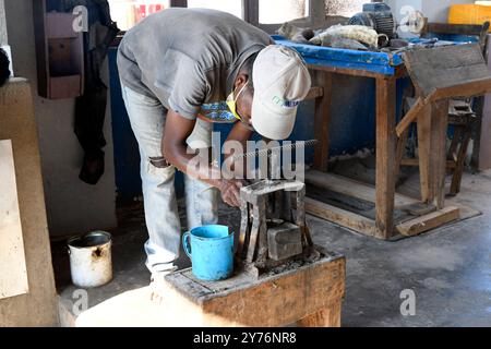Antsirabe, workshop on making objects with zebu horn. Artisanal worker. Vakinankaratra region, Madagascar. Stock Photo