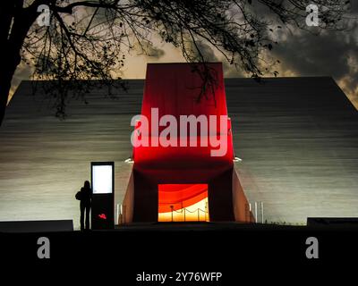 Sao Paulo, Brazil. June 09, 2006: Night view of facade of the Ibirapuera Auditorium (Portuguese: Auditorio Ibirapuera) is a building conceived by Osca Stock Photo