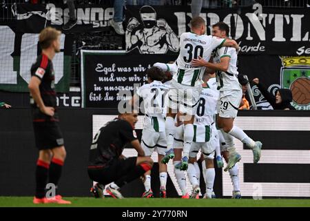 28 September 2024, North Rhine-Westphalia, Mönchengladbach: Soccer: Bundesliga, Borussia Mönchengladbach - 1. FC Union Berlin, Matchday 5, at Borussia-Park, Mönchengladbach's players celebrate the 1:0 goal. Photo: Federico Gambarini/dpa - IMPORTANT NOTE: In accordance with the regulations of the DFL German Football League and the DFB German Football Association, it is prohibited to utilize or have utilized photographs taken in the stadium and/or of the match in the form of sequential images and/or video-like photo series. Stock Photo