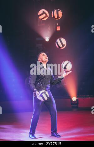 Tysons VA, USA, 27th Sep 2024, Circus Vazquez performing on their 2024 Tour in Tysons VA, Credit: Ben Lahoussine/Alamy Live News Stock Photo