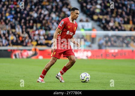 Wolverhampton, UK. 28th Sep, 2024. Wolverhampton, England, September 28th 2024: Trent Alexander-Arnold (66 Liverpool) on the ball during the Premier League football match between Wolverhampton Wanderers and Liverpool at Molineux stadium in Wolverhampton, England (Natalie Mincher/SPP) Credit: SPP Sport Press Photo. /Alamy Live News Stock Photo