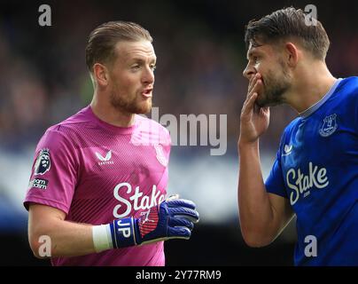 Goodison Park, Liverpool, UK. 28th Sep, 2024. Premier League Football, Everton versus Crystal Palace; Everton goalkeeper Jordan Pickford speaks with captain James Tarkowski Credit: Action Plus Sports/Alamy Live News Stock Photo