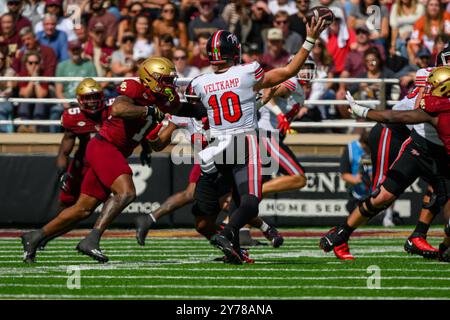 Boston, Massachusetts, USA. 28th Sep, 2024. QB Jaymar Mundy throws down fiedl during NCAA game between Western Kentucky Hilltoppers and Boston College Eagles at Alumni Stadium in Boston MA (Credit Image: © James Patrick Cooper/ZUMA Press Wire) EDITORIAL USAGE ONLY! Not for Commercial USAGE! Stock Photo