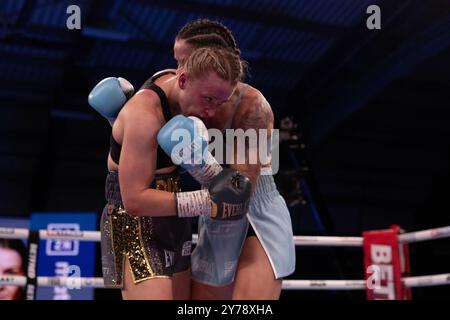 Sheffield, UK. 29th Sep, 2024. Canon Medical Arena, Sheffield, South Yorkshire, 28th September 2024. WBO Lightweight World Title Rhiannon Dixon v Terri Harper Credit: Touchlinepics/Alamy Live News Stock Photo