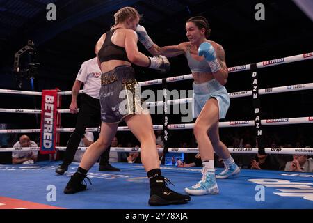 Sheffield, UK. 29th Sep, 2024. Canon Medical Arena, Sheffield, South Yorkshire, 28th September 2024. WBO Lightweight World Title Rhiannon Dixon v Terri Harper Credit: Touchlinepics/Alamy Live News Stock Photo