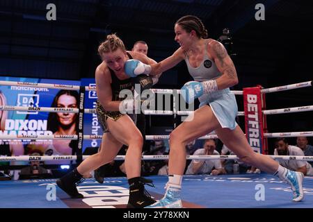 Sheffield, UK. 29th Sep, 2024. Canon Medical Arena, Sheffield, South Yorkshire, 28th September 2024. WBO Lightweight World Title Rhiannon Dixon v Terri Harper Credit: Touchlinepics/Alamy Live News Stock Photo