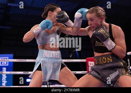 Sheffield, UK. 29th Sep, 2024. Canon Medical Arena, Sheffield, South Yorkshire, 28th September 2024. WBO Lightweight World Title Rhiannon Dixon v Terri Harper Credit: Touchlinepics/Alamy Live News Stock Photo