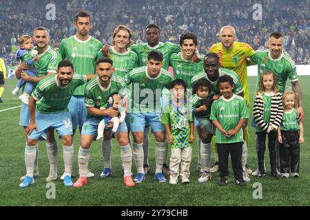 Seattle, United States. 28th Sep, 2024. Seattle Sounders FC players pose for the traditional pre-match photo, some with their children, before an MLS match against Houston Dynamo at Lumen Field in Seattle, Washington on September 28, 2024. (Photo credit Nate Koppelman/Sipa USA) Credit: Sipa USA/Alamy Live News Stock Photo