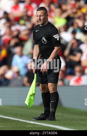 London, UK. 29th Sep, 2024. Assistant Referee Wade Smith during the Arsenal FC v Leicester City FC English Premier League match at the Emirates Stadium, London, England, United Kingdom on 28 September 2024 Credit: Every Second Media/Alamy Live News Stock Photo