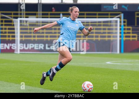 Manchester on Sunday 29th September 2024. Naomi Layzell #3 of Manchester City W.F.C. during the Barclays FA Women's Super League match between Manchester City and Brighton and Hove Albion at the Joie Stadium, Manchester on Sunday 29th September 2024. (Photo: Mike Morese | MI News) Credit: MI News & Sport /Alamy Live News Stock Photo