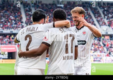 TOR zum 11 Elias Saad FC St. Pauli (26) Torschuss Aktion Torchance FC Bayern Muenchen FCB vs FC