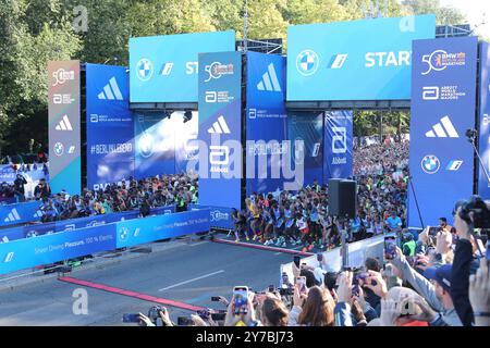 Berlin, Germany. 29th Sep, 2024. Participants start during the Berlin Marathon 2024 in Berlin, capital of Germany, Sept. 29, 2024. Credit: Du Zheyu/Xinhua/Alamy Live News Stock Photo