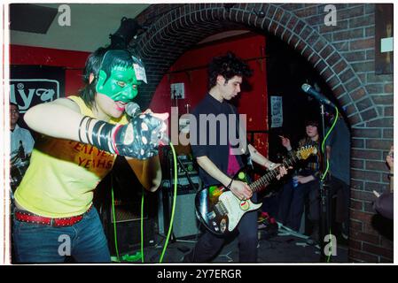 Nick Zinner of the Yeah Yeah Yeahs - Karen O Yeah Yeah Yeahs First Uk Tour 2002 A Young Karen O Of Yeah Yeah Yeahs Performs In A Horror Film Frankenstein Mask Playing A Tiny Sweaty Gig In On Their First Uk Tour At The Barfly Club In Cardiff Wales Uk On 21 April 2002 Photo Rob Watkins Nfo Yeah Yeah Yeahs Is An American Indie Rock Band Formed In 2000 Known For Their Energetic Art Punk Sound Fronted By Charismatic Singer Karen O They Gained Fame With Hits Like Maps And Heads Will Roll Blending Raw Garage Rock With Emotional Depth 2y7ergr 