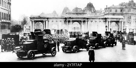 The General Strike - Armoured cars and troops guard the food convoys 1926 Stock Photo