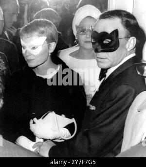 Frank Sinatra and his wife, Mia Farrow arrive for a masked ball thrown by author, Truman Capote. New York - 28th November 1966 Stock Photo