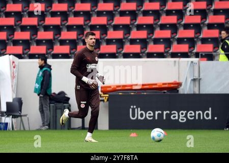 Torwart Nikola Vasilj FC St. Pauli (22) Aktion FC Bayern Muenchen vs. FC St. Pauli, Fussball, 1