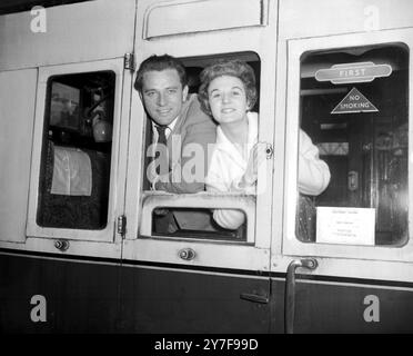 Richard Burton with his wife Sybil leaving Waterloo on their way to Jamaica. There Burton is filming SEAWIFE,  Rosselini's first British film  16th May 1956 Stock Photo