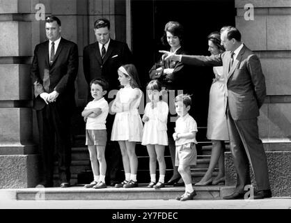 During the Palace visit, left to right, Anthony Radziwell, Caroline Kennedy, Anna Christina Radziwill, John Kennedy, Jackie Kennedy and Princess Lee Radziwill 13th May 1965 Stock Photo