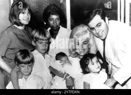 Jayne Mansfield and her family as she leaves Cedars of Lebanon Hospital with the newest edition, baby Anthony. Left to right are Jayne Mairie Mansfield, 15, Zoltan Hargitay 5, Mickey Hargitay Jr, 6,  Jayne holding baby Anthony and husband matt Cimber with Maria hargia Hargitay, 2. Anthony is the first child of Cimber. 22nd October 1965 Stock Photo