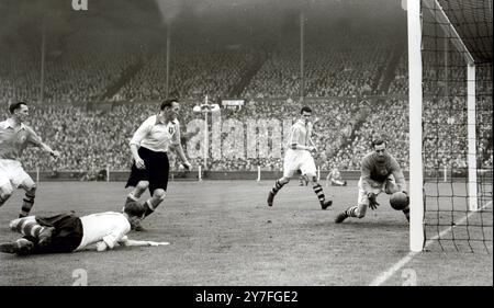 1950 FA Cup Final  Arsenal v Liverpool A goalline save by Arsenal goalkeeper George Swindin duringthe Cup Final between Arsenal and Liverpool at Wembley.  29th April 1950 Stock Photo