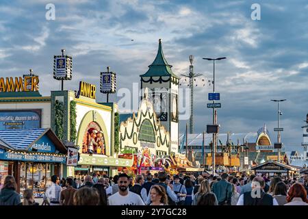 Ammer und Augustiner-Bru Zelt beim Oktoberfest 2024 in Mnchen, Bayern,  Deutschland | Ammer and Augustiner-Bru tent at Oktoberfest 2024 in Munich  Stock Photo - Alamy