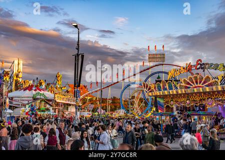 Oktoberfest 2024 in München, Bayern, Deutschland  |  Oktoberfest 2024 in Munich, Bavaria, Germany Stock Photo