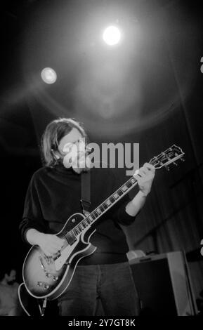 TEENAGE FANCLUB, CONCERT, 1995: Norman Blake from Teenage Fanclub playing a Gibson Les Paul Custom guitar live at Cardiff University Students' Union on 20 May 1995. Photograph: Rob Watkins.  INFO: Teenage Fanclub is a Scottish alternative rock band formed in 1989, known for their jangly guitars, harmonious vocals, and melodic power-pop sound. Their music blends elements of indie rock and classic pop, with notable albums like Bandwagonesque and Songs from Northern Britain. Stock Photo