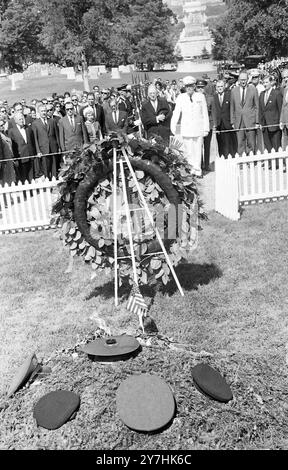 IRISH PRESIDENT EAMON DE VALERA IN ARLINGTON NATIONAL CEMETERY AT JFK GRAVE /   ;  31 MAY 1964 Stock Photo