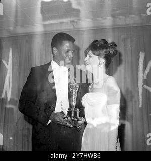 16 APRIL 1964 SIDNEY POITIER WITH THE BEST ACTOR OSCAR FOR HIS ROLE IN ...