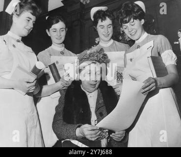 PRIZE WINNING NURSES IN GLASGOW - ANNIE FINNIE SMILES WITH ANN ...