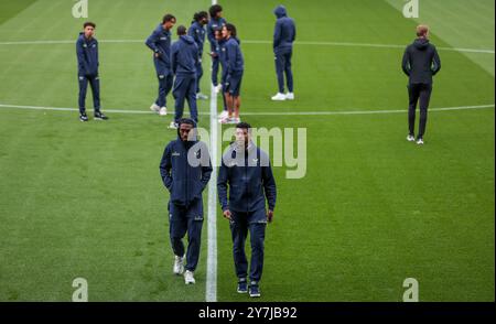 Burnley players inspect the pitch during the Sky Bet Championship match at Kassam Stadium, Oxford. Picture date: Saturday September 28, 2024. Stock Photo