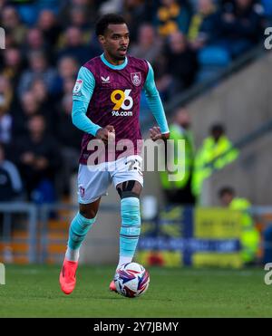 Burnley’s Lucas Pires in action during the Sky Bet Championship match at Kassam Stadium, Oxford. Picture date: Saturday September 28, 2024. Stock Photo