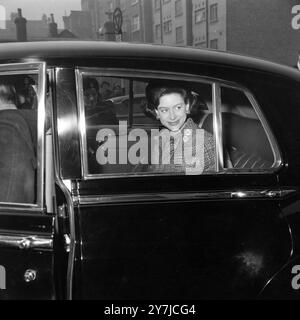 PRINCESS MARGARET VISITS HOSPITALIZED MOTHER AT KING EDWARD VII HOSPITAL IN LONDON   ;  7 FEBRUARY 1964 Stock Photo