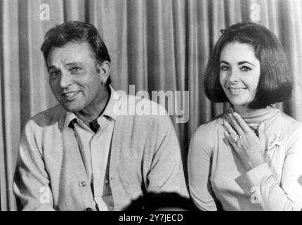 ACTOR RICHARD BURTON AND ACTRESS ELIZABETH TAYLOR PRESS CONFERENCE IN BEVERLY HILLS  ;  28 JANUARY 1964 Stock Photo