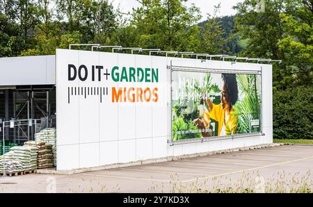 Pfungen, Switzerland, 25th Aug 2024: Logo of Migros and their garden center 'Do it Garden'.(Photo by Jonas Philippe/dieBildmanufaktur) Stock Photo