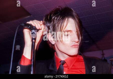 MENSWEAR, FIRST UK TOUR, 1995: Johnny Dean of the Britpop band Menswear playing live at Glamorgan University in Wales, UK on 4 May 1995. Photo: Rob Watkins.  INFO: Menswear is a British indie rock band that emerged during the 1990s Britpop era. Known for their stylish image and energetic sound, they gained attention with hits like 'Daydreamer' and 'Stardust,' blending jangly guitars with catchy, pop-infused melodies. Stock Photo