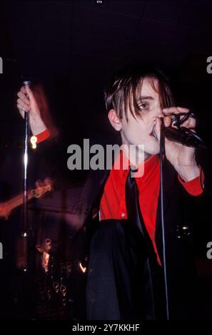 MENSWEAR, FIRST UK TOUR, 1995: Johnny Dean of the Britpop band Menswear playing live at Glamorgan University in Wales, UK on 4 May 1995. Photo: Rob Watkins.  INFO: Menswear is a British indie rock band that emerged during the 1990s Britpop era. Known for their stylish image and energetic sound, they gained attention with hits like 'Daydreamer' and 'Stardust,' blending jangly guitars with catchy, pop-infused melodies. Stock Photo