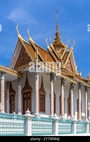 Temple of the Emerald Buddha, also known as the Silver Pagoda, in the Royal Palace in Phnom Penh, Cambodia Stock Photo