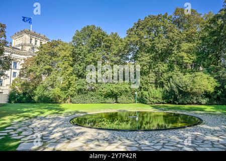 Memorial to the Sinti and Roma of Europe murdered under National Socialism, Tiergarten, Mitte, Berlin, Germany, Denkmal für die im Nationalsozialismus Stock Photo