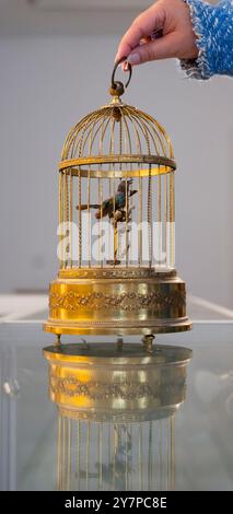 Cromwell Place, London, UK. 1st Oct, 2024. Bellmans Fine Art Auctioneers preview highlights of their London auctions, taking place from 15th-17th October. Highlights include: French Gilt-Metal Singing Bird Automaton, estimate £150-200. Credit: Malcolm Park/Alamy Live News Stock Photo