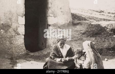 Anti-smallpox campaign Dawaimeh-Hebron in Palestine, January - February 1922: Shaheen, in the attitude of inoculating Stock Photo