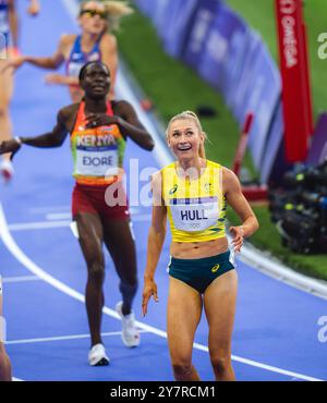 Jessica Hull celebrating her victory with her country's flag in the